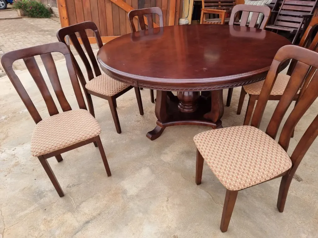 6 Seater Round Table