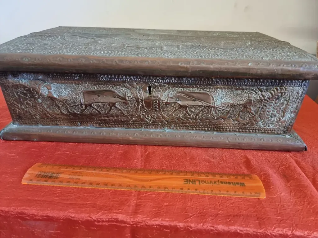[VS01] Antique Cash/Keepsake Chest Box
