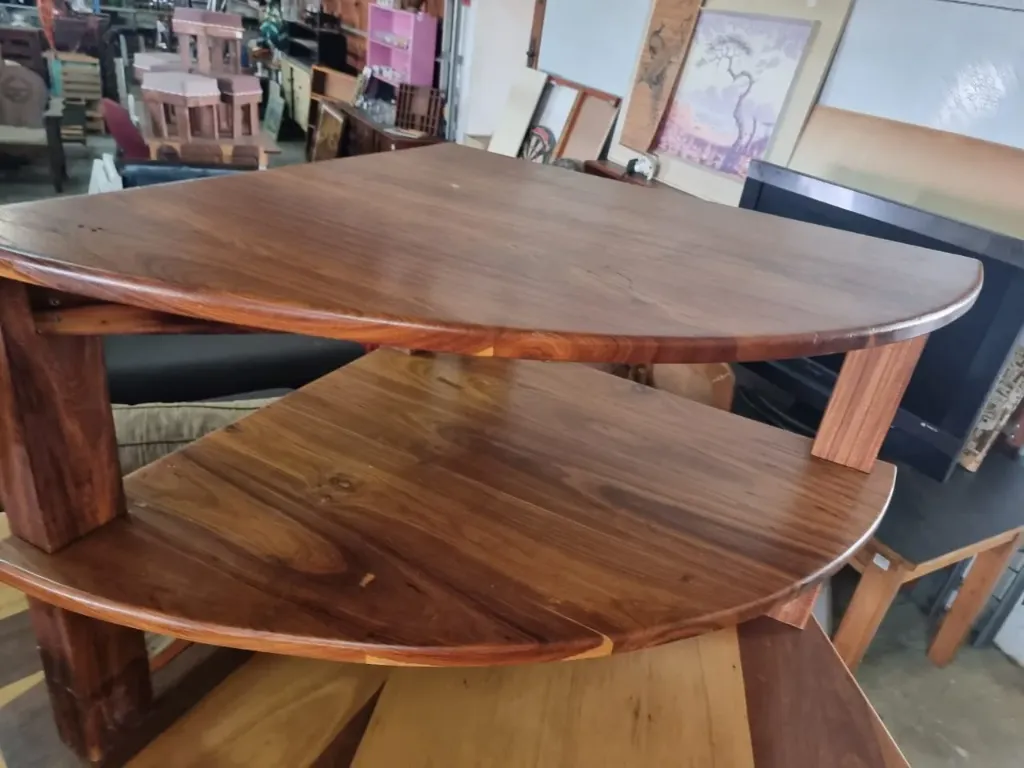 Dolfhout TV Stand