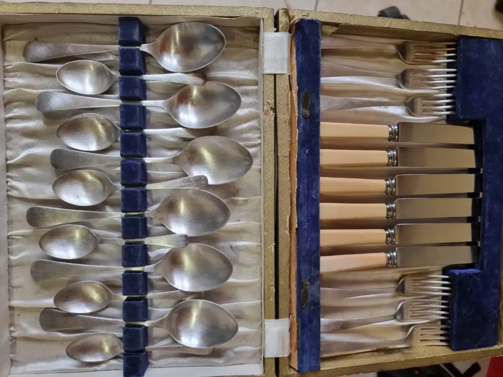Vintage 24 Piece Mixed Cutlery Set
