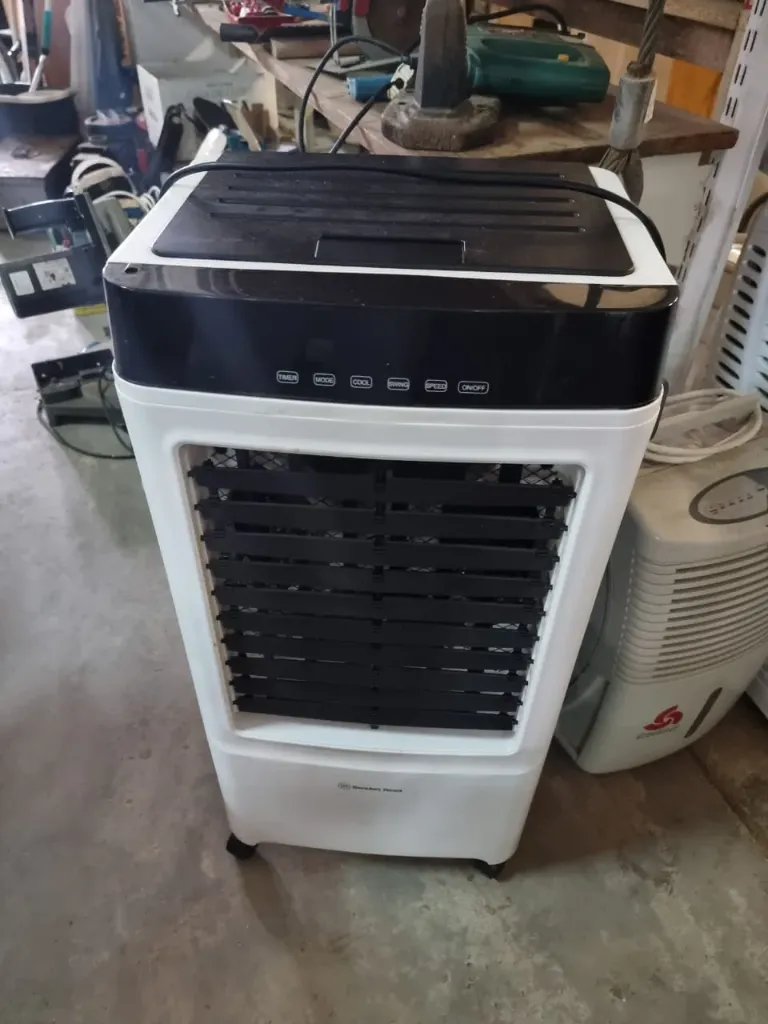 [K6887] Bennet Read Water Cooler