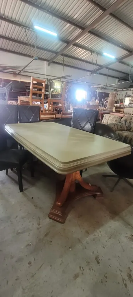 Extendable 8 Seater Dining Table
